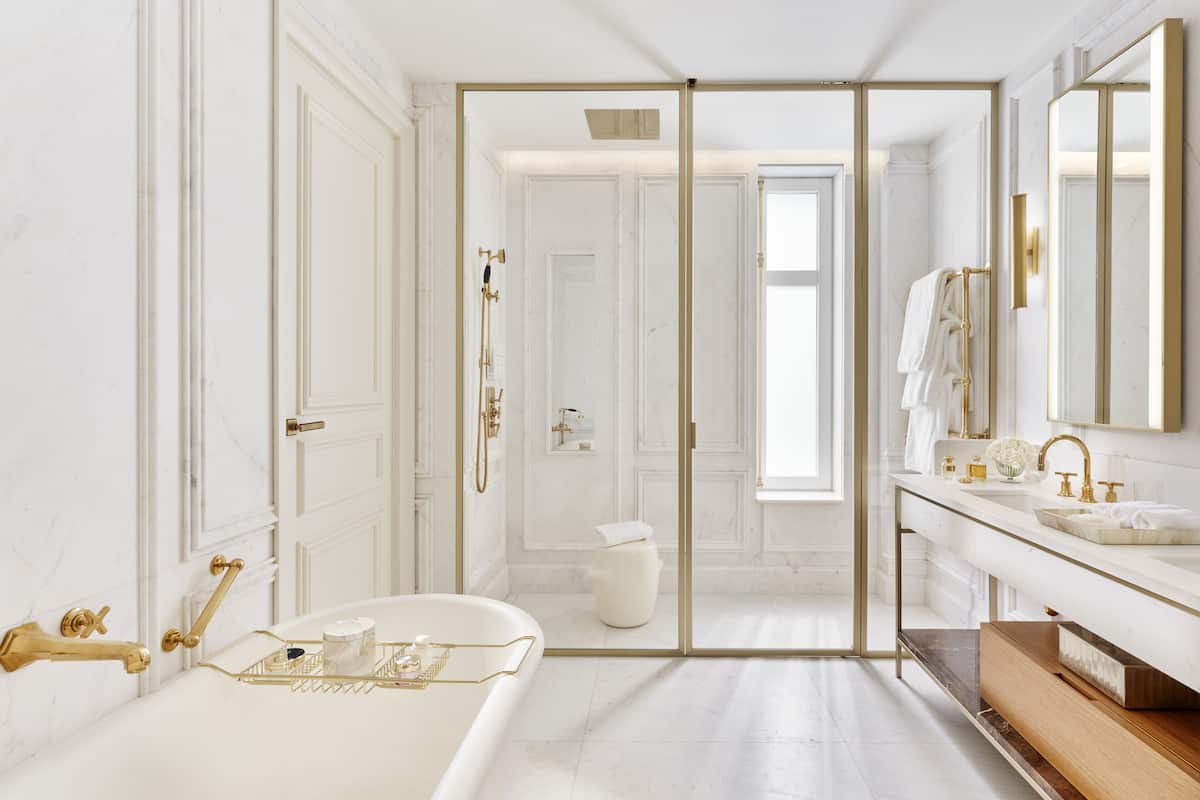 suite (palm court) | bathroom | free toiletries, hair dryer, bathrobes, slippers