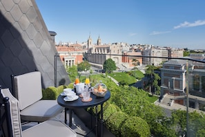 A balcony with a table set for breakfast, overlooking a cityscape with historic buildings. - Mandarin Oriental Ritz, Madrid (Madrid)