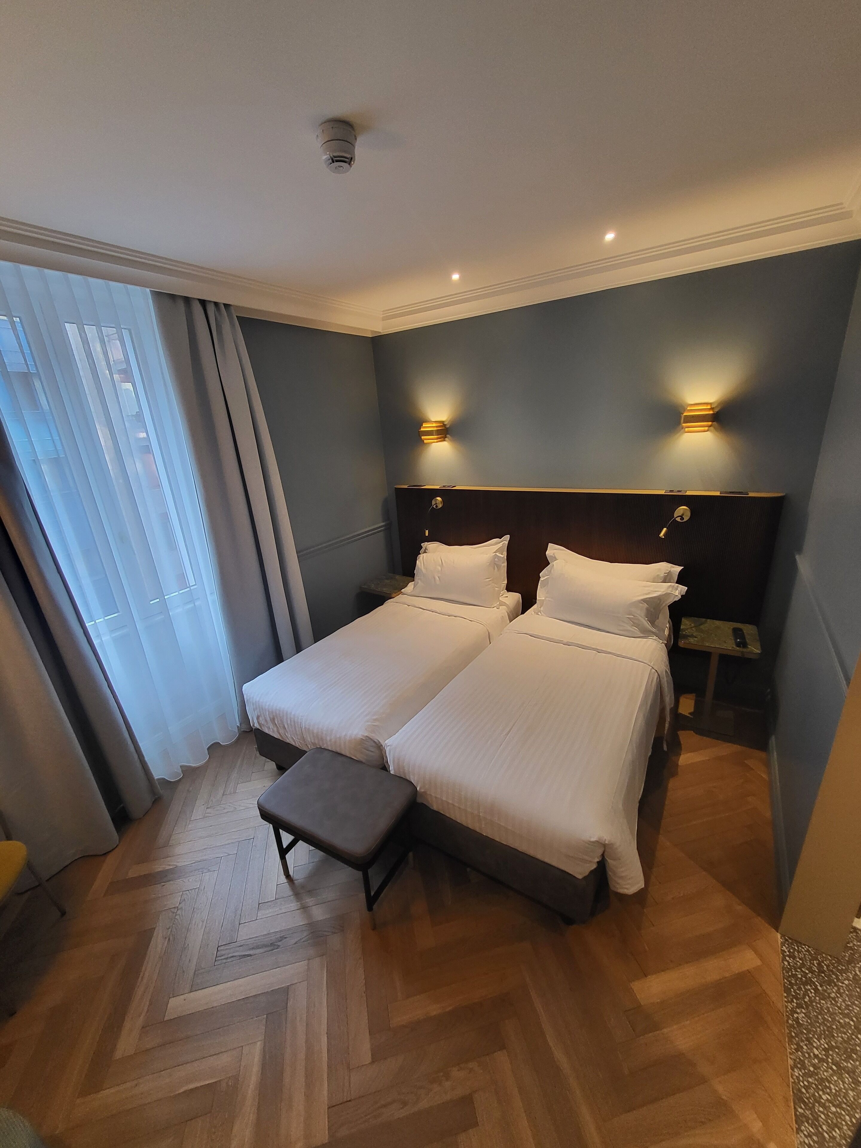 1 bedroom, hypo-allergenic bedding, free minibar items, in-room safe