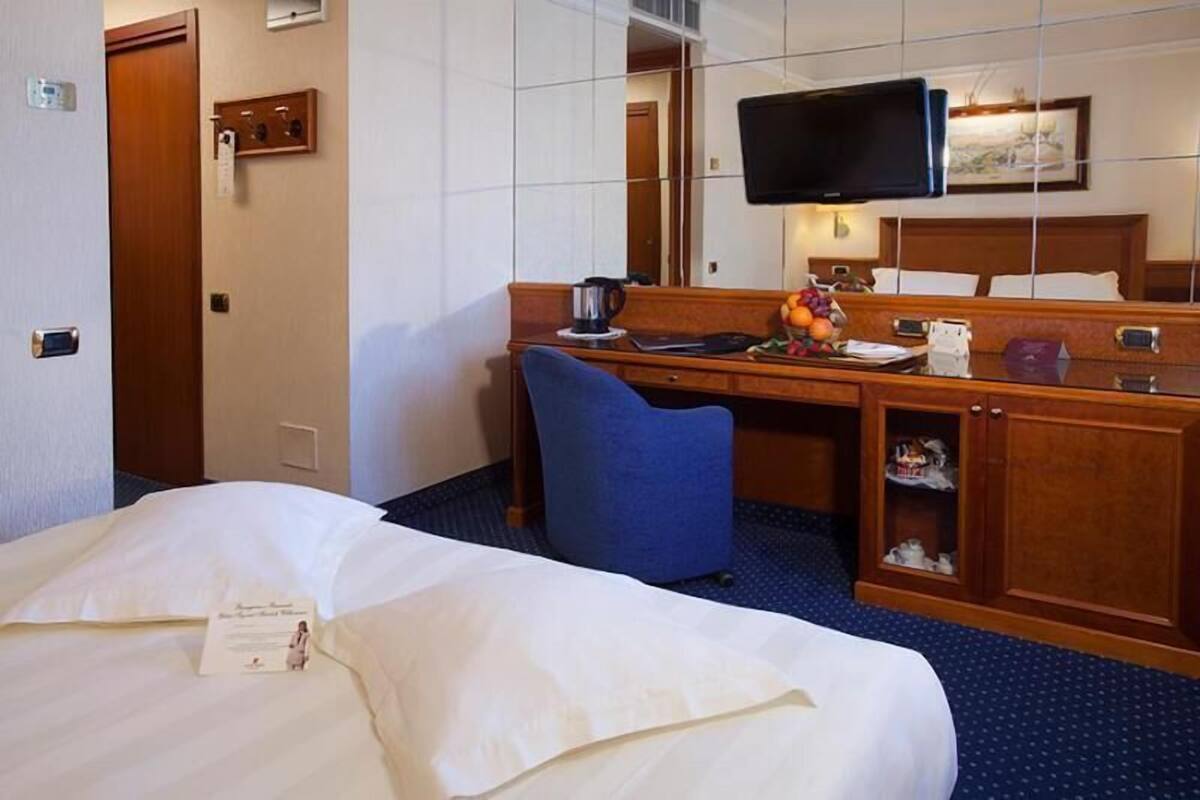 Hypo-allergenic bedding, free minibar items, in-room safe, desk