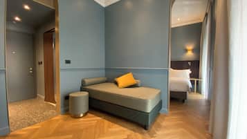 Deluxe Matrimoniale o Doppia con Divano letto | 防过敏的被褥、免费迷你吧物品、客房内保险箱、办公桌