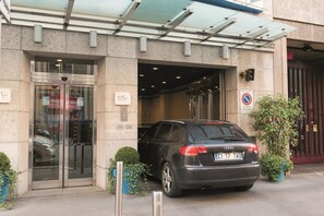 Parking - Hotel Berna (Milan)