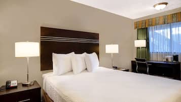 Hypo-allergenic bedding, desk, iron/ironing board, free WiFi