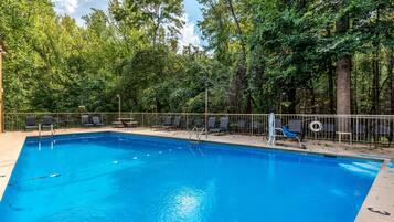 Piscine extérieure (ouverte en saison)