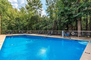 Sesongbasert utendørsbasseng