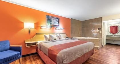 Motel 6 Gatlinburg, TN - Smoky Mountains