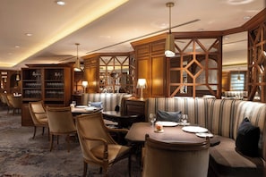 9 restaurants, breakfast served