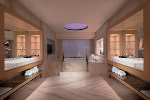 Combined shower/bathtub, deep-soaking bathtub, eco-friendly toiletries