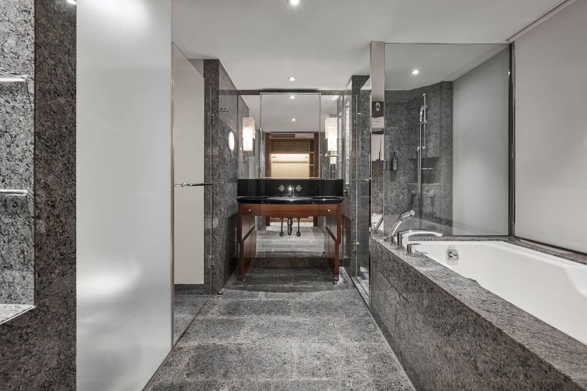 Executive Suite, 2 Single Beds | Bathroom