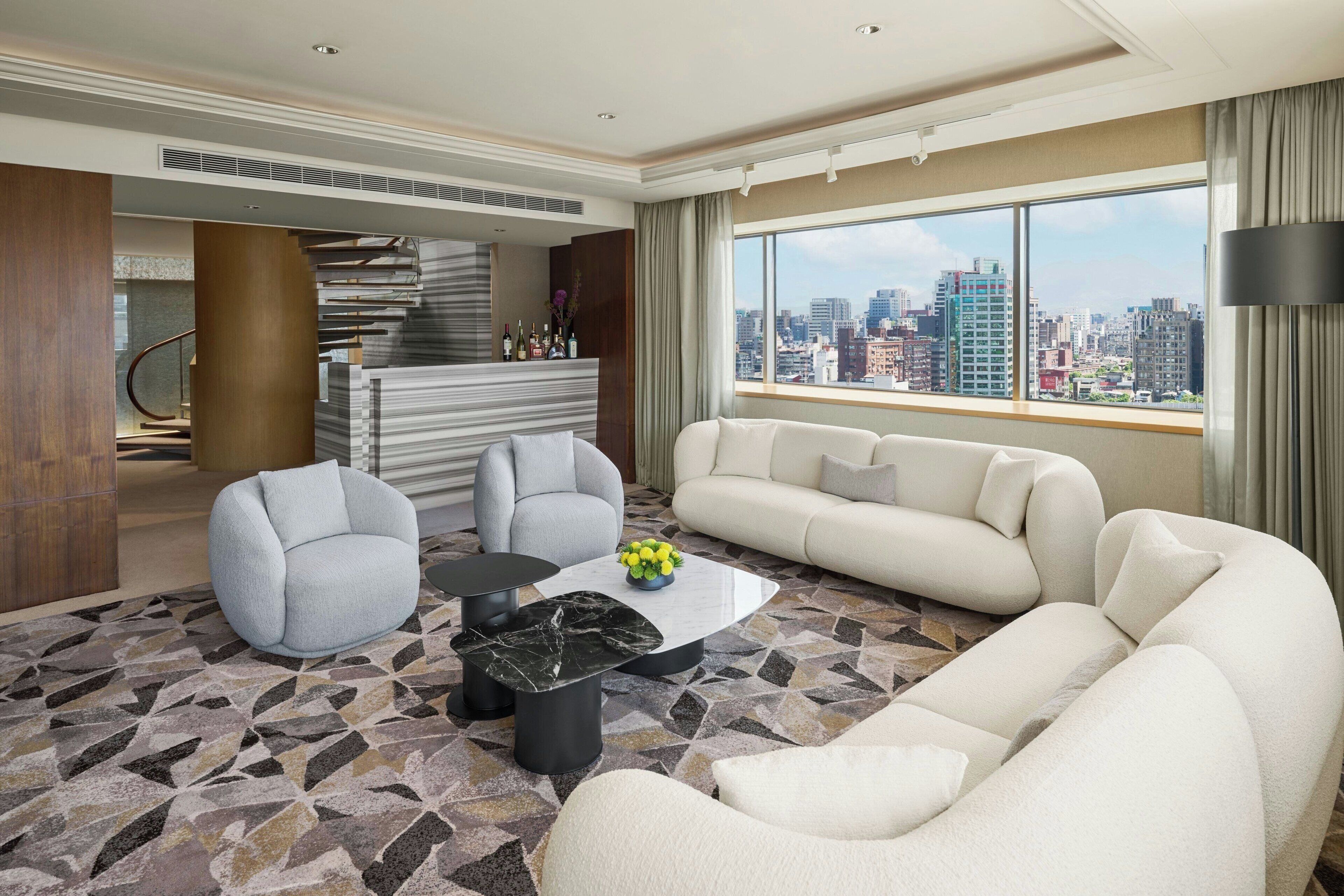 1 bedroom, premium bedding, minibar, in-room safe