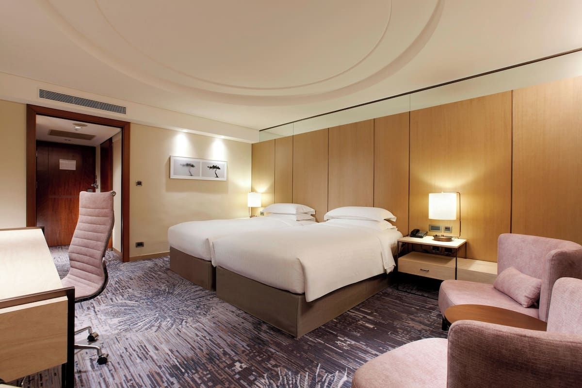 Deluxe Room, 2 Twin Beds (Executive Lounge Access) | 1 bedroom, premium bedding, minibar, in-room safe