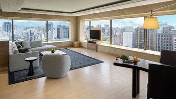 1 bedroom, premium bedding, minibar, in-room safe