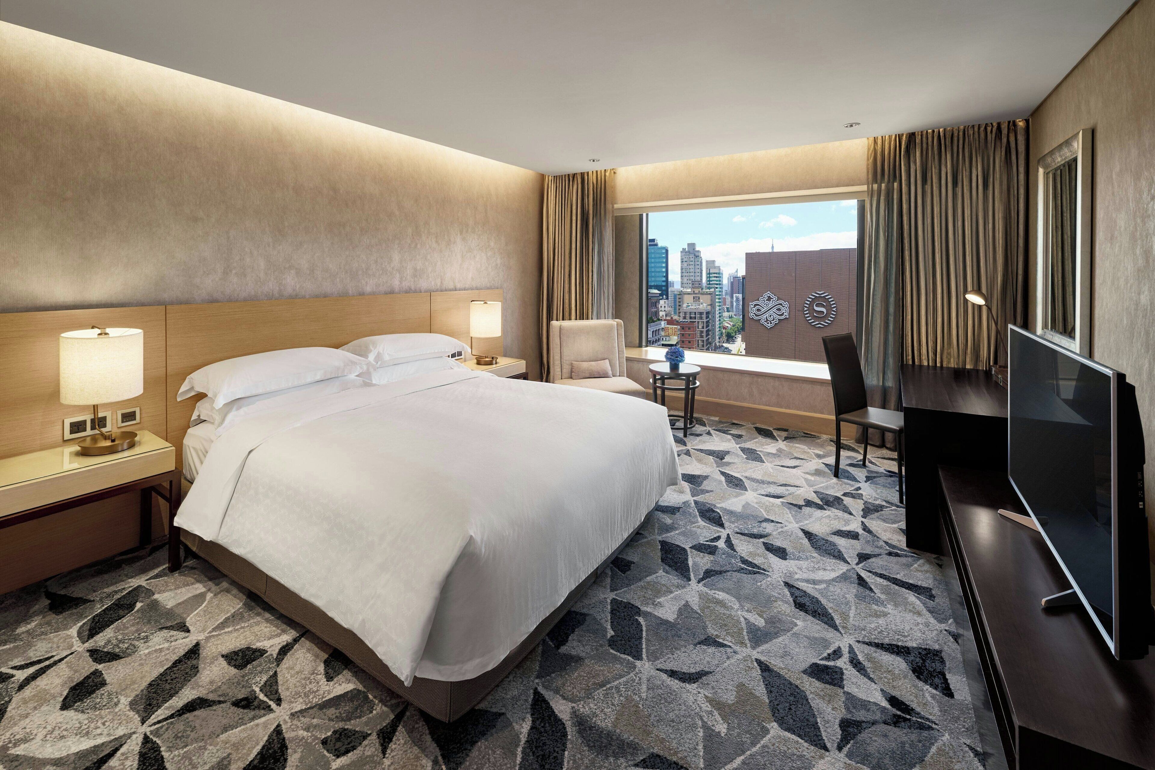 1 bedroom, premium bedding, minibar, in-room safe