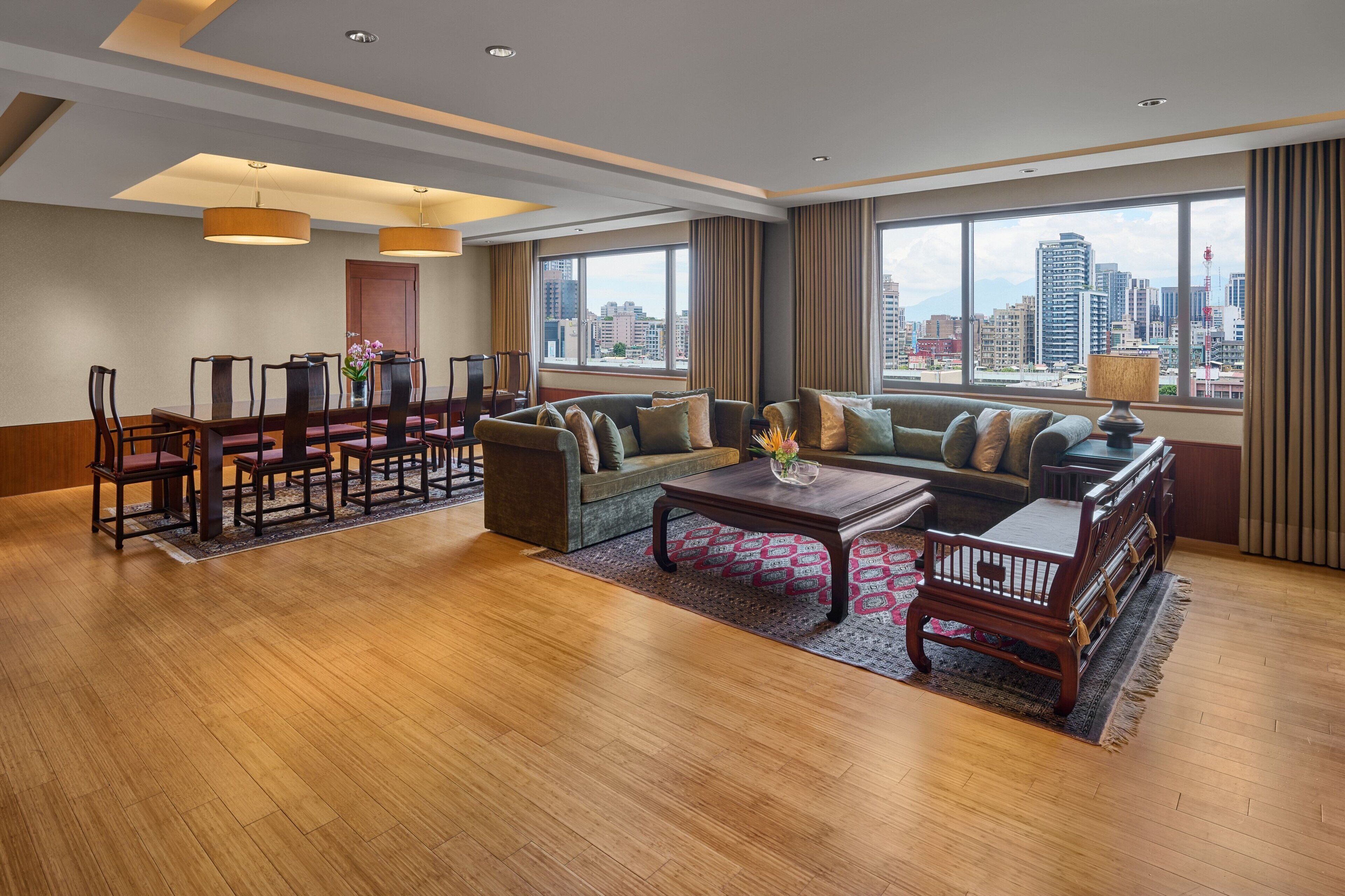 Premium bedding, minibar, in-room safe, desk