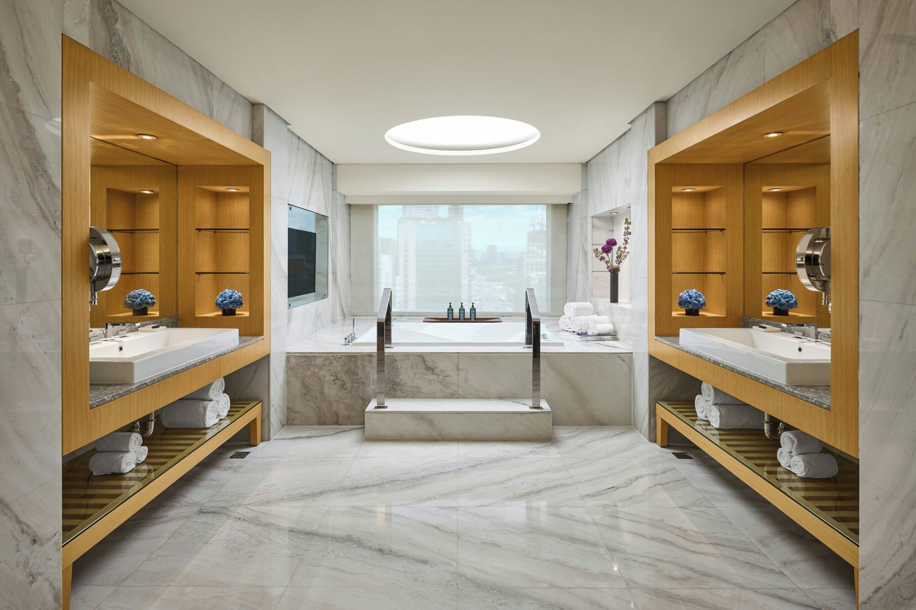 1 bedroom, premium bedding, minibar, in-room safe