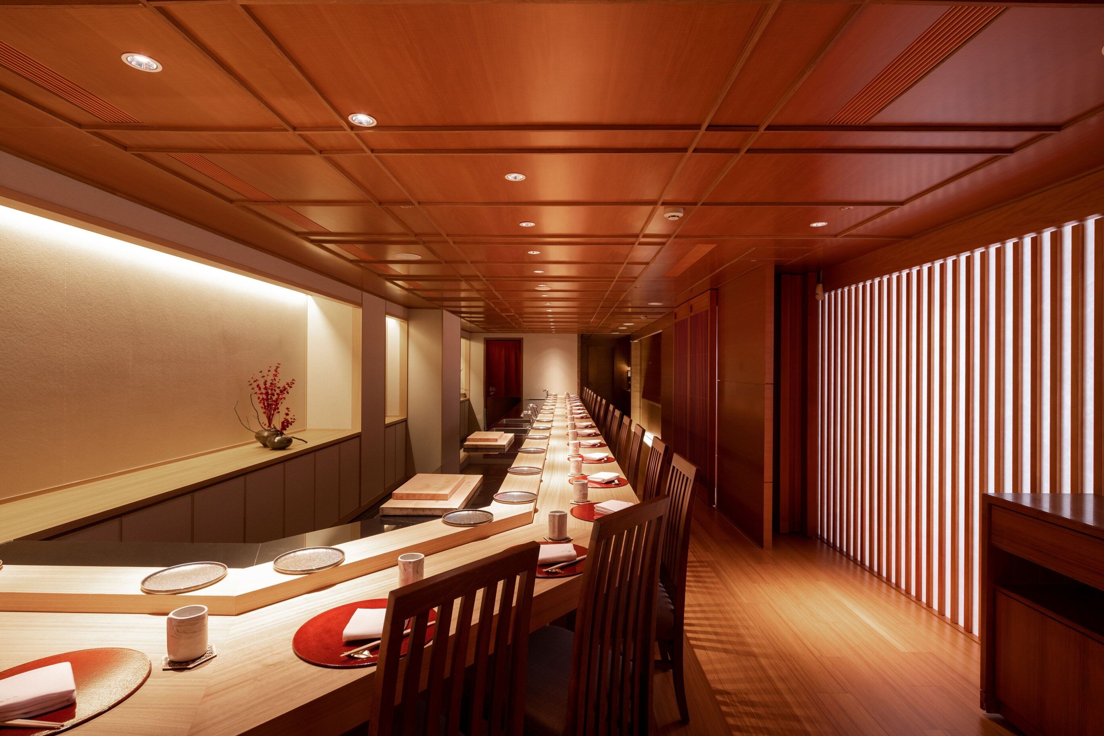 9 restaurants, breakfast served