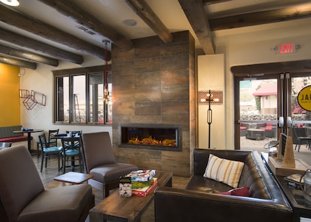 Lounge. The Sage Hotel