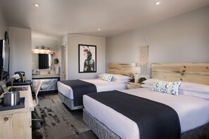 Standaard kamer, 2 queensize bedden (Traditional Double Queen Room) | Een bureau, een laptopwerkplek, verduisterende gordijnen