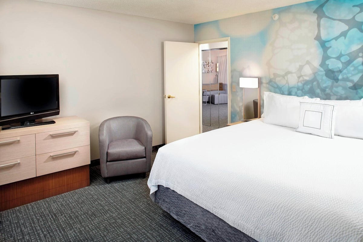 Suite, 1 Bedroom, Non Smoking | Desk, laptop workspace, iron/ironing board, free WiFi