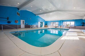 Indoor pool - Quality Suites Morristown West (Morristown)