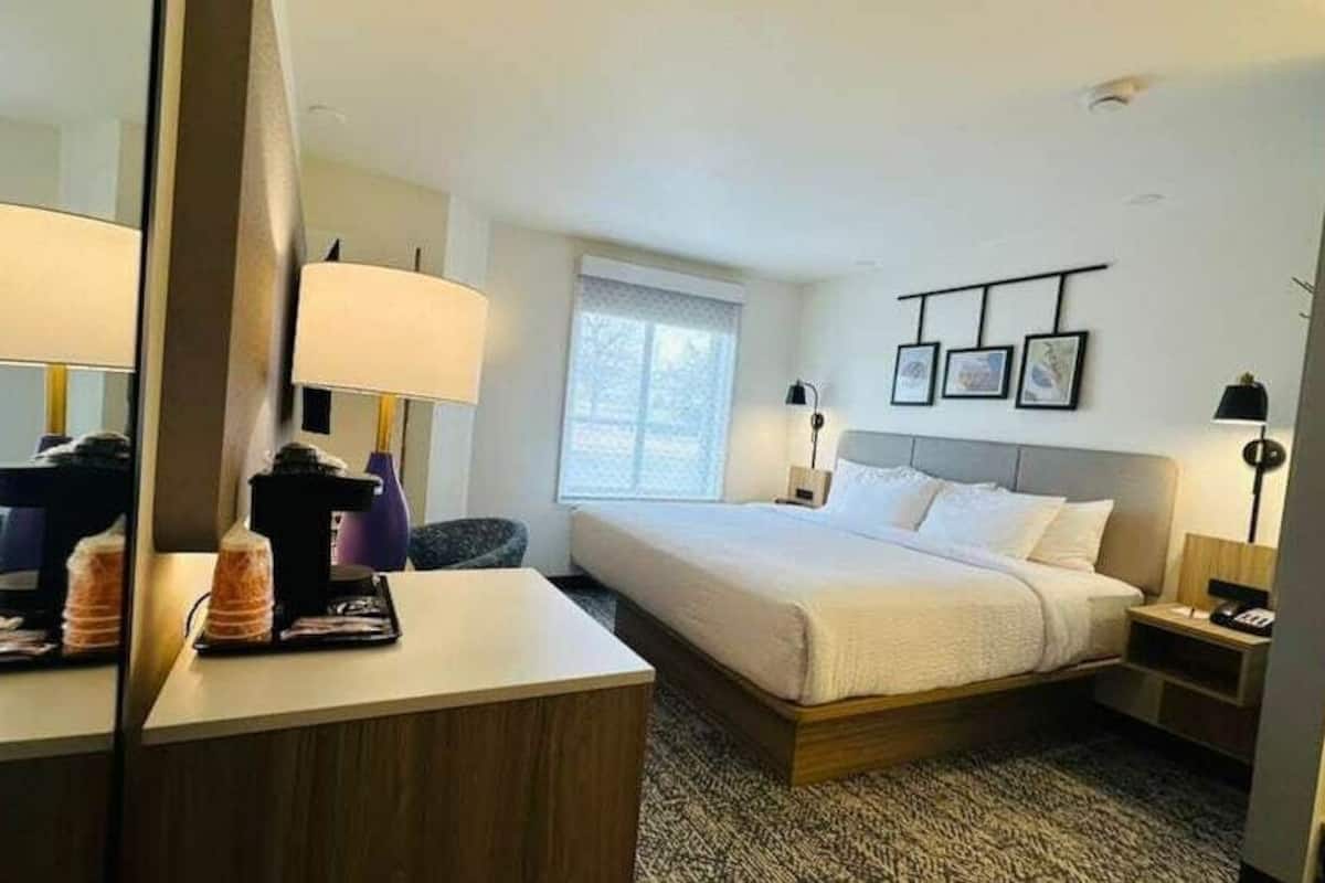 Desk, iron/ironing board, free WiFi, bed sheets