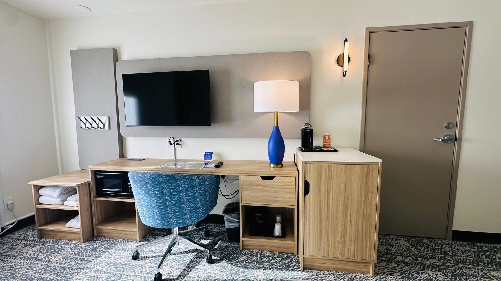 مكتب ومكواة/لوح كي وواي فاي مجانًا وملاءات أسرّة