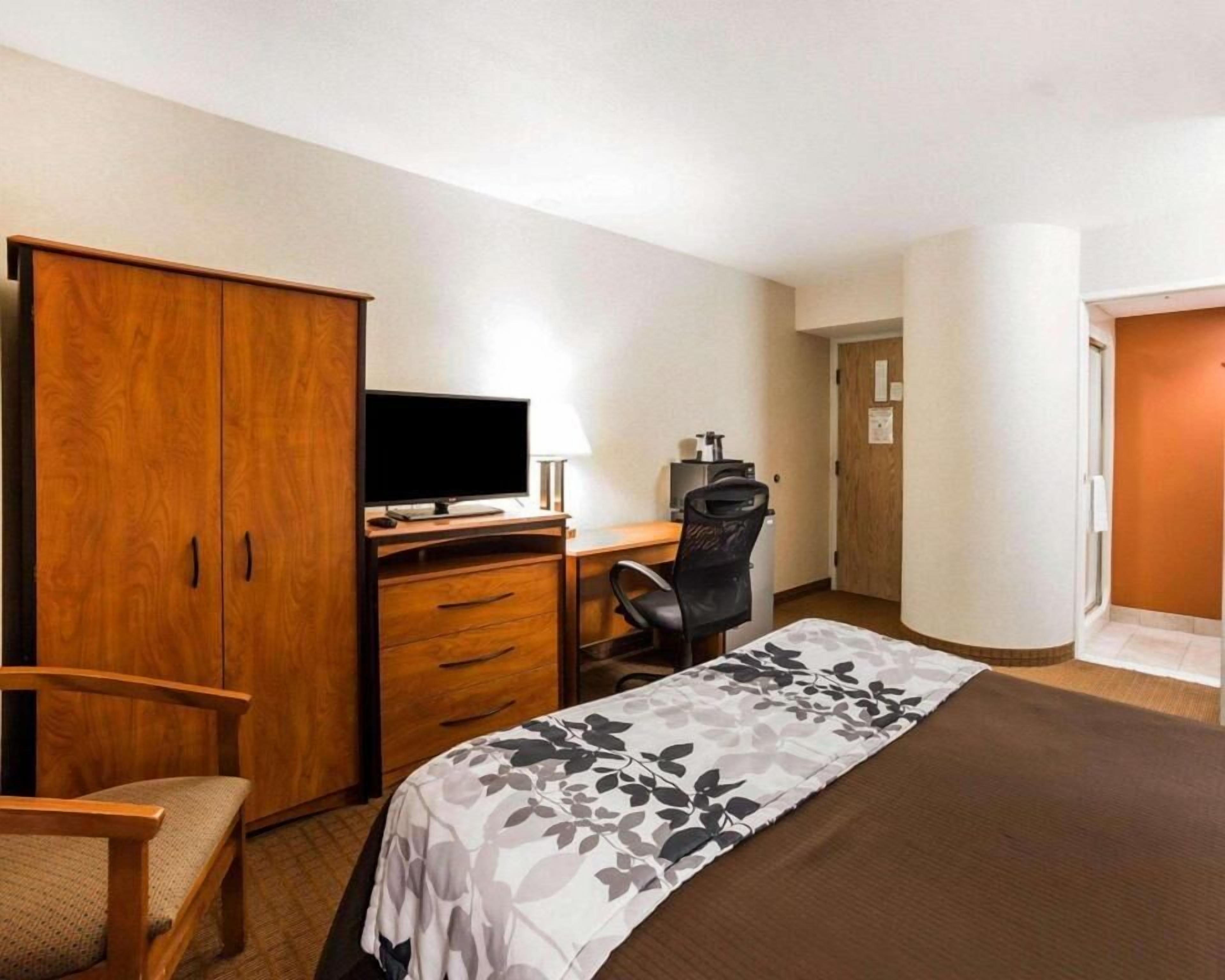 Skrivebord, strykejern/-brett, wi-fi (inkludert) og sengetøy