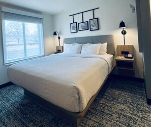 Habitación, 1 cama King size, para no fumadores (Efficiency, Upgrade) | Escritorio, tabla de planchar con plancha, wifi gratis y ropa de cama 