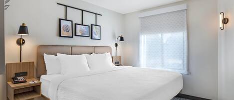 Room, 1 King Bed, Non Smoking (Efficiency, Upgrade) | Desk, iron/ironing board, free WiFi, bed sheets