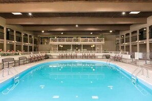 Piscina interna, piscina externa sazonal