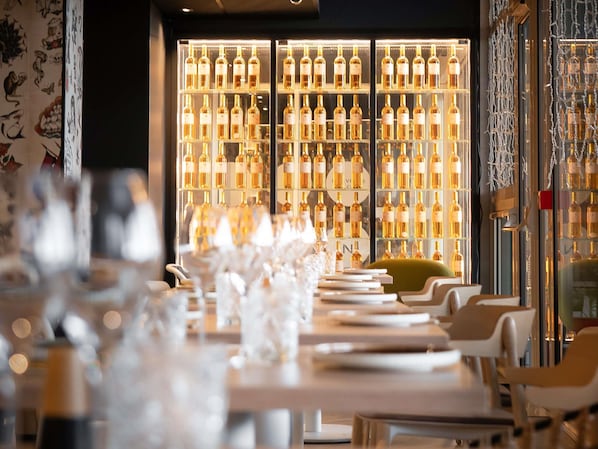 Lunch and dinner served, French cuisine