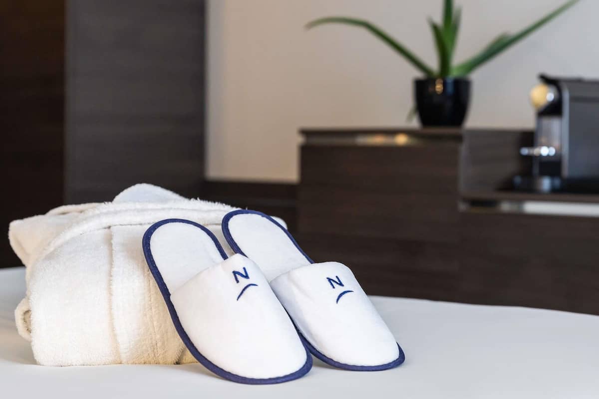 Roba de llit d'alta qualitat, caixa forta a l'habitació i escriptori