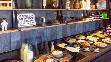 Daily buffet breakfast for a fee