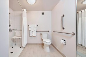 Combinació de dutxa i banyera i articles de tocador gratuïts 