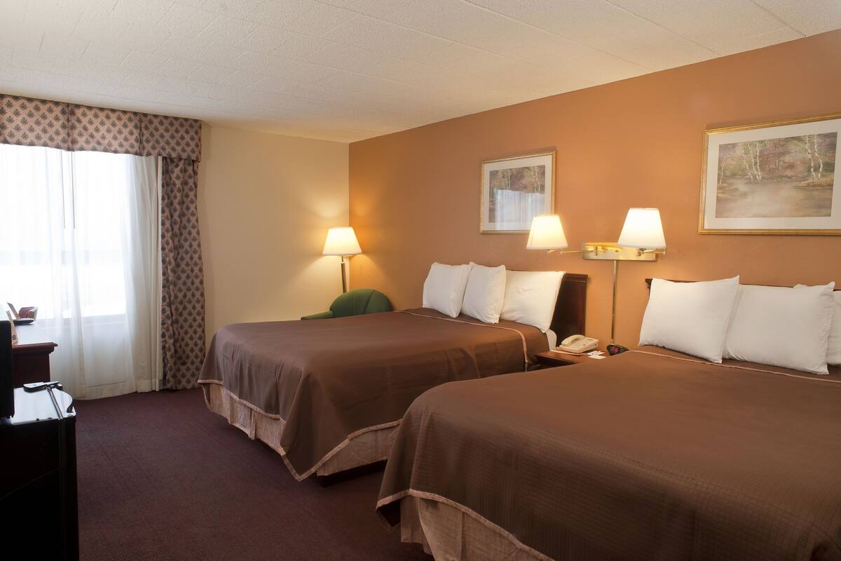 Economy Double Room | In-room safe, desk, laptop workspace, blackout drapes