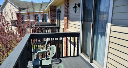 Clarion Inn & Suites at the Outlets of Lake George