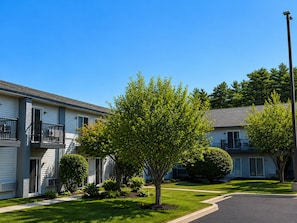 Terrace/patio - Spark by Hilton Lake George Outlets (Lake George)