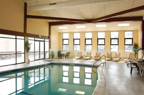 Clarion Inn & Suites at the Outlets of Lake George