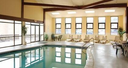 Clarion Inn & Suites at the Outlets of Lake George