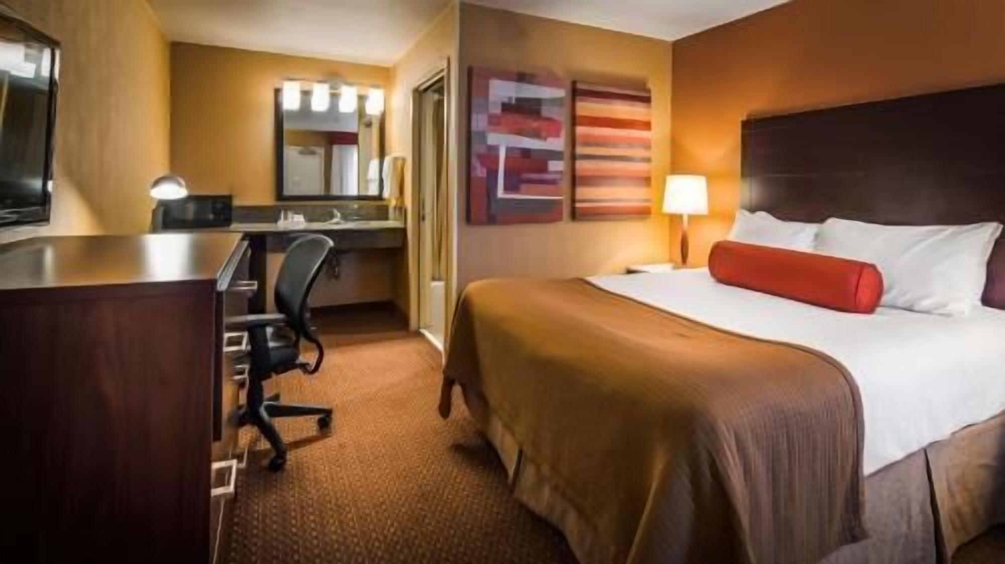 In-room safe, desk, iron/ironing board, free cribs/infant beds