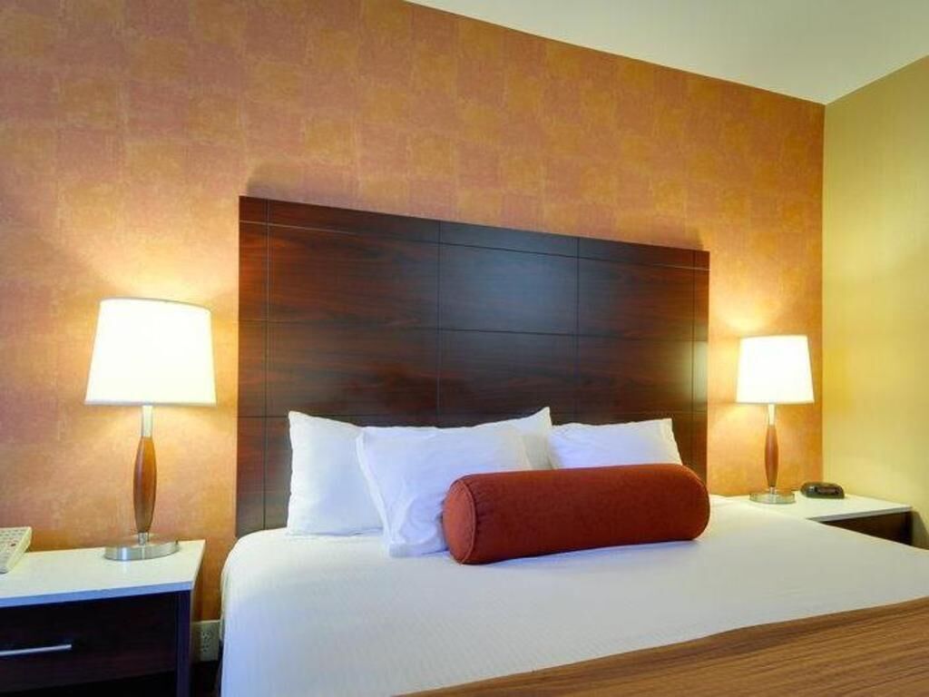 In-room safe, desk, iron/ironing board, free cribs/infant beds
