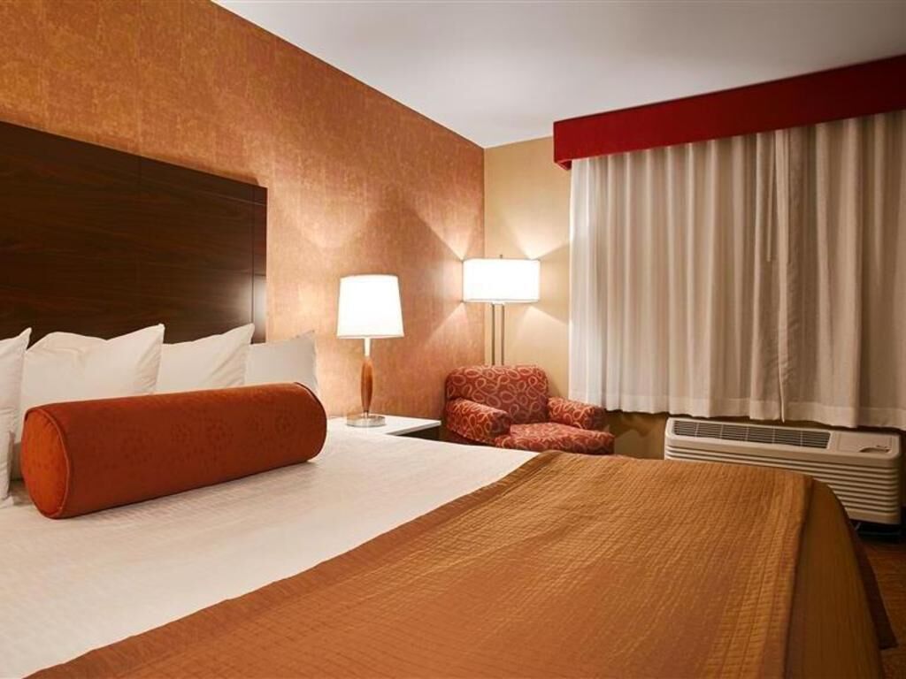 In-room safe, desk, iron/ironing board, free cribs/infant beds