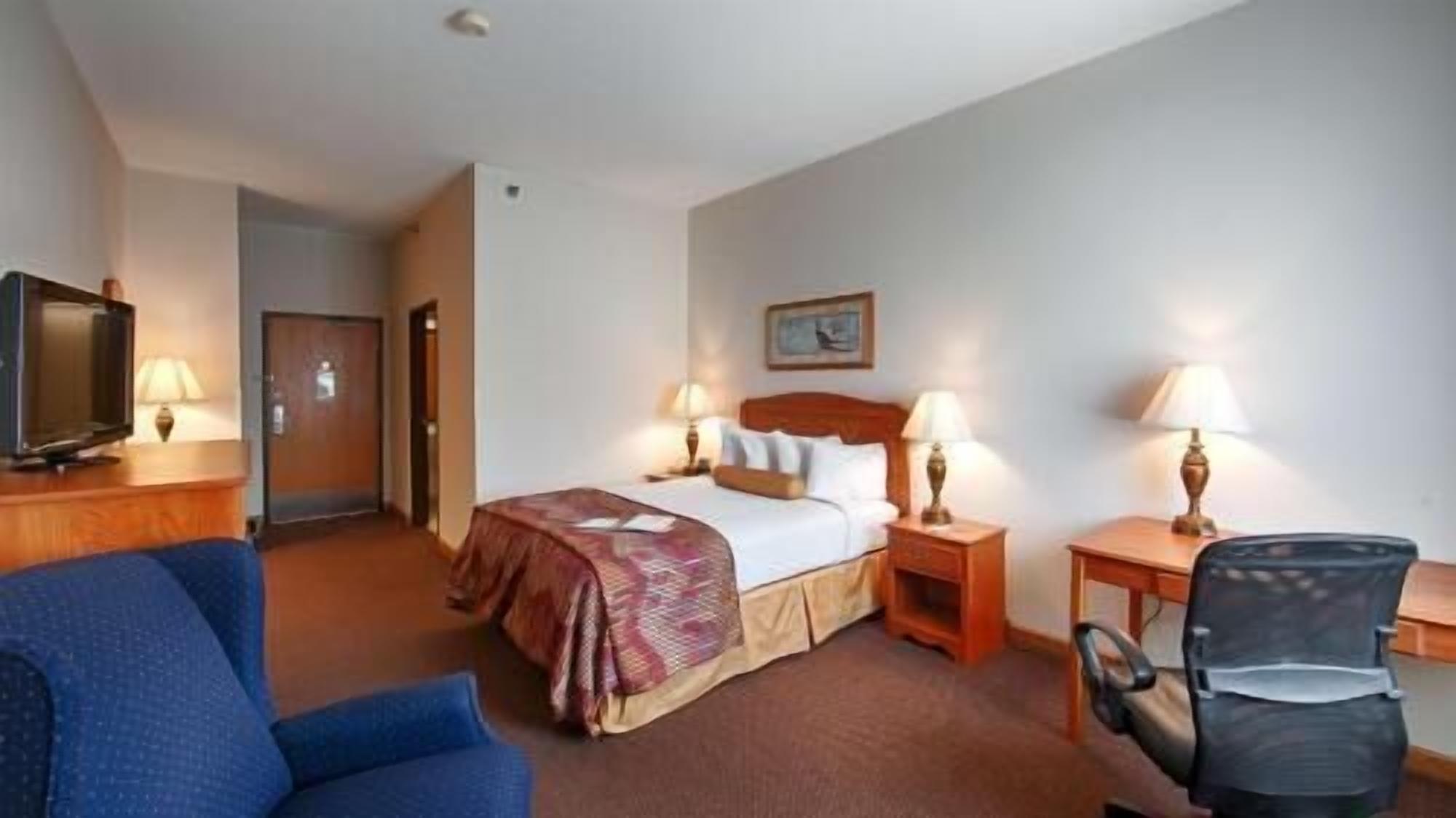 Iron/ironing board, free WiFi, bed sheets, alarm clocks