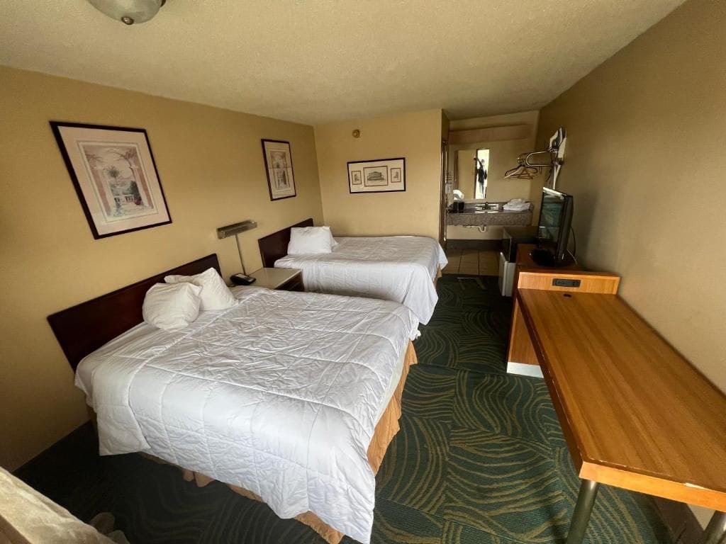 Photo - Hilltop Inn