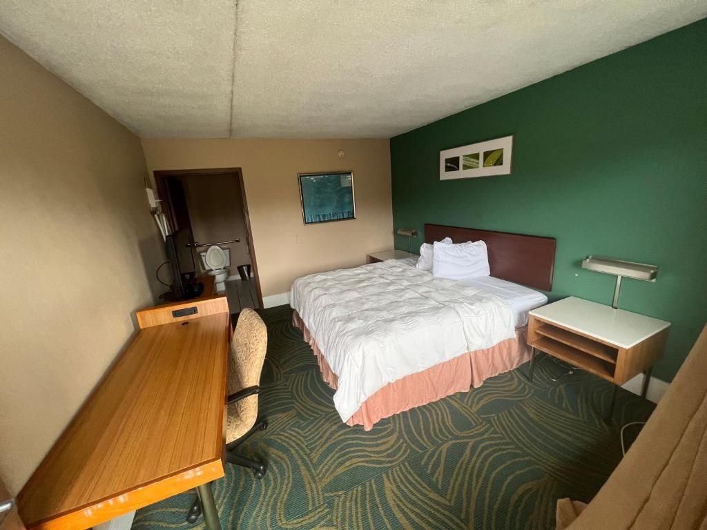 Photo - Hilltop Inn