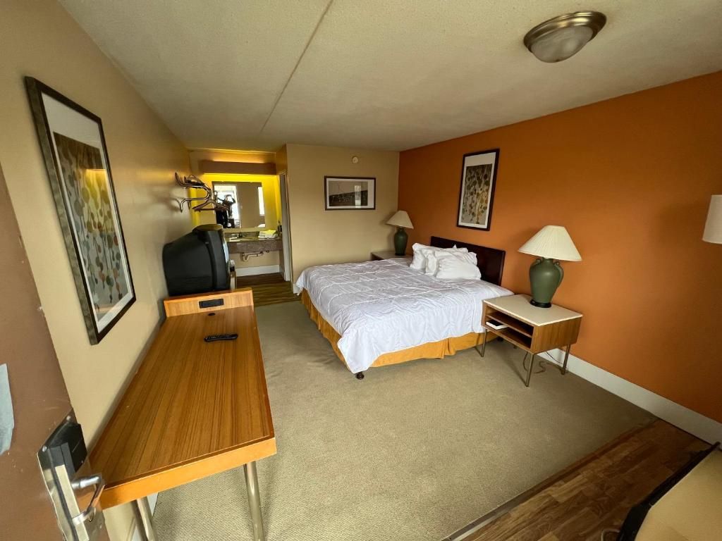 Photo - Hilltop Inn