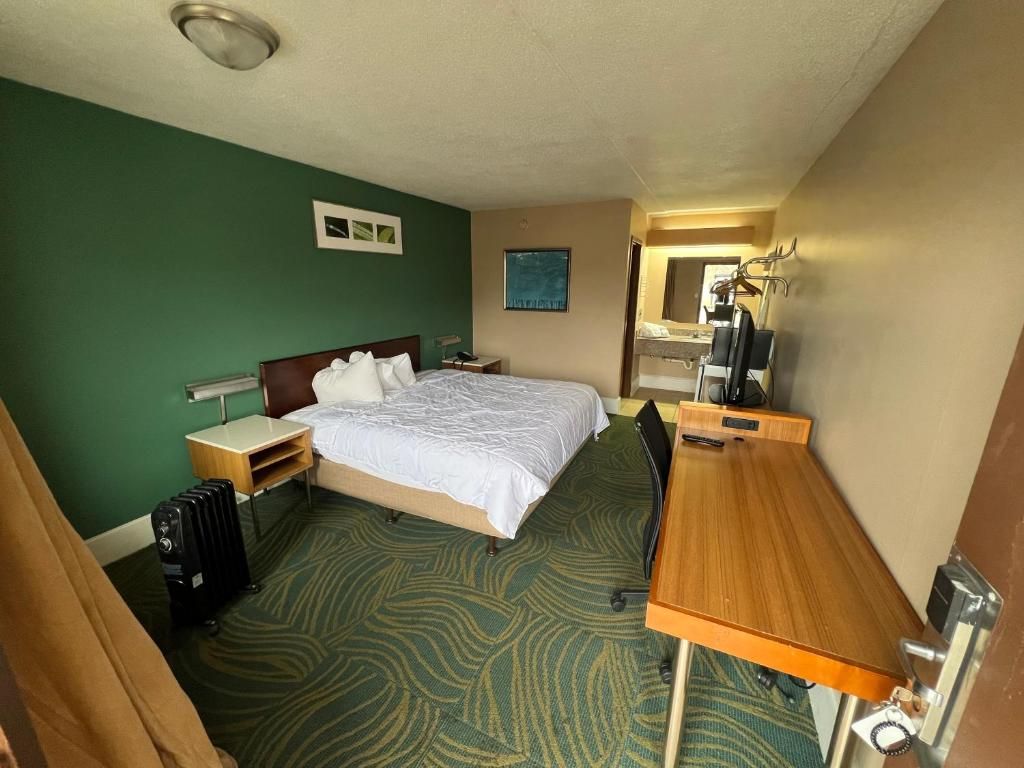 Photo - Hilltop Inn