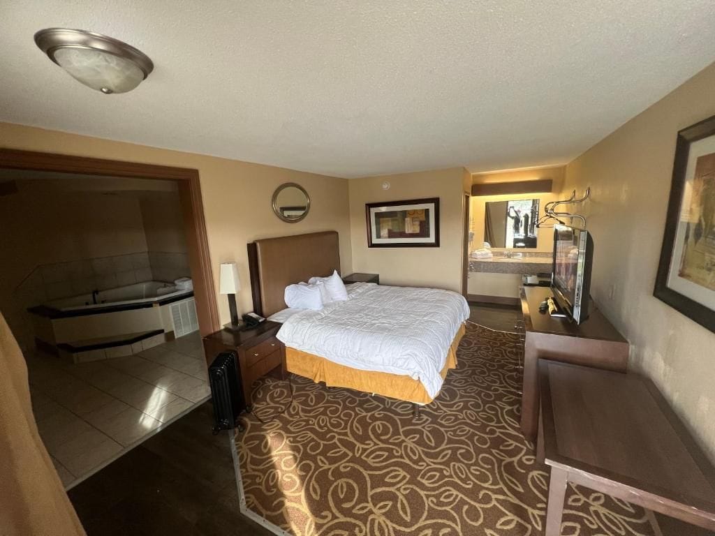Photo - Hilltop Inn