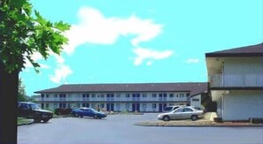 Exterior - Hilltop Inn (Pittsburgh)