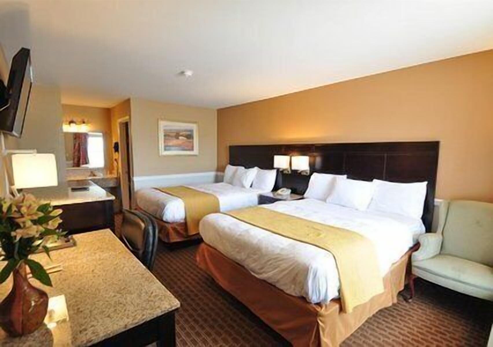 Desk, iron/ironing board, free WiFi, bed sheets